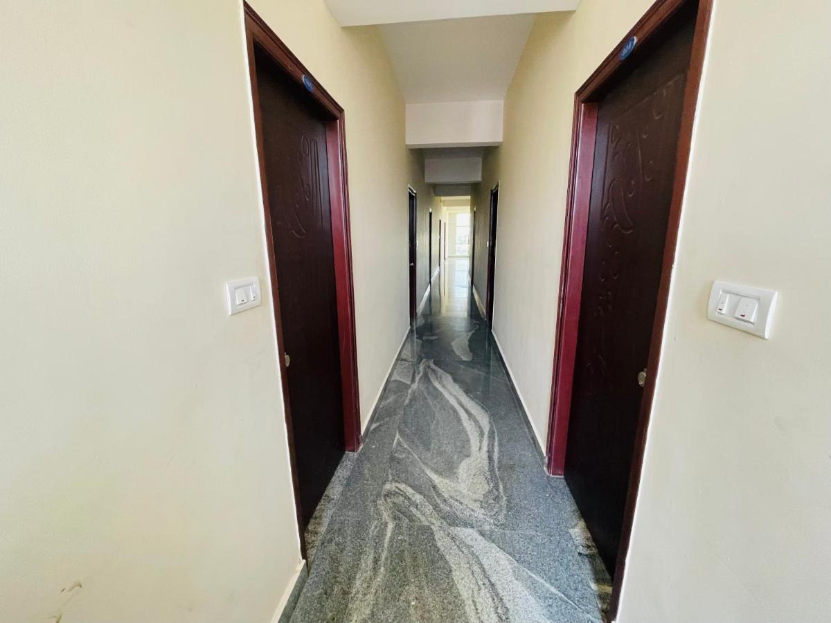 Hotel Crown Residency à Mysore Extérieur photo
