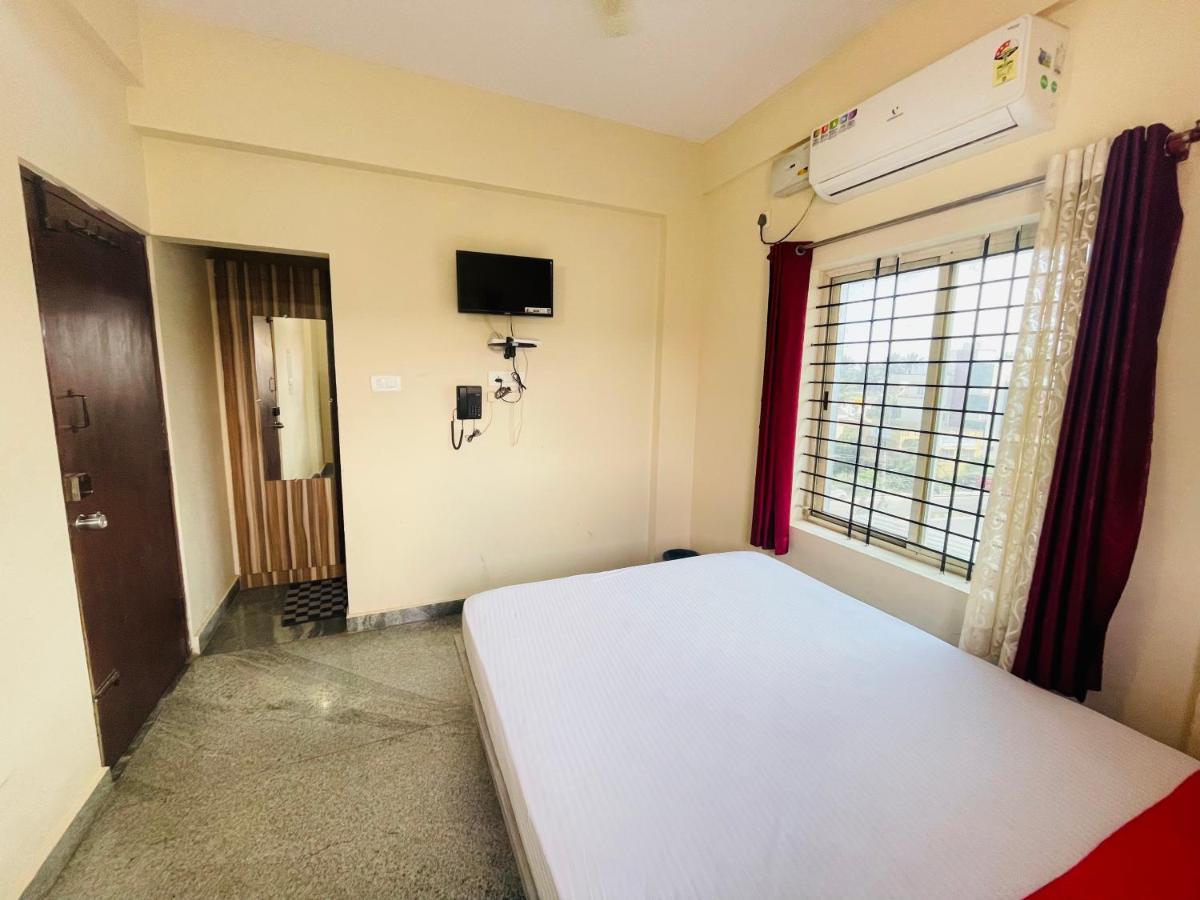 Hotel Crown Residency à Mysore Extérieur photo